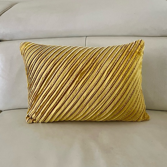 Yellow Textured Throw Pillow Pier one 13/18 inches - Picture 1 of 10